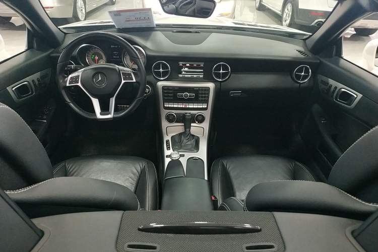 Used Mercedes-Benz SLK-Class 2011 SLK 200 Fashion Model Center Console