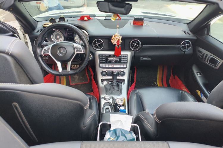Used Mercedes-Benz SLK-Class 2011 SLK 200 Fashion Model Center Console