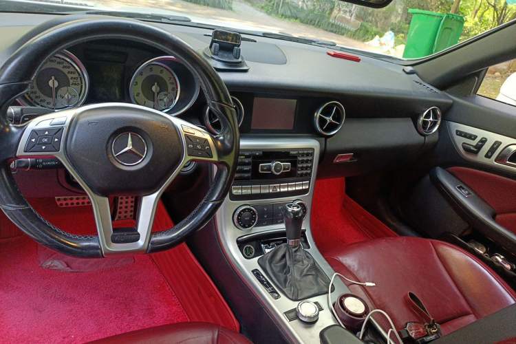 Used Mercedes-Benz SLK-Class 2011 SLK 200 Fashion Model Center Console