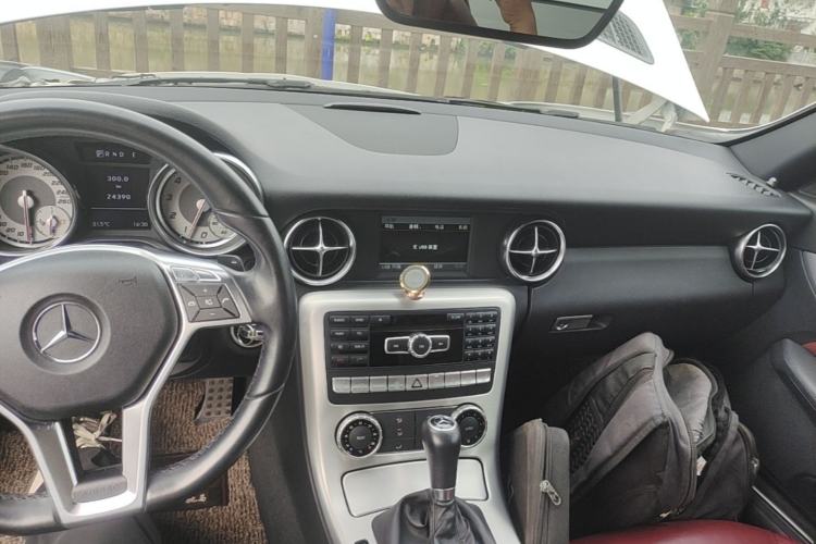 Used Mercedes-Benz SLK-Class 2011 SLK 200 Fashion Model Center Console
