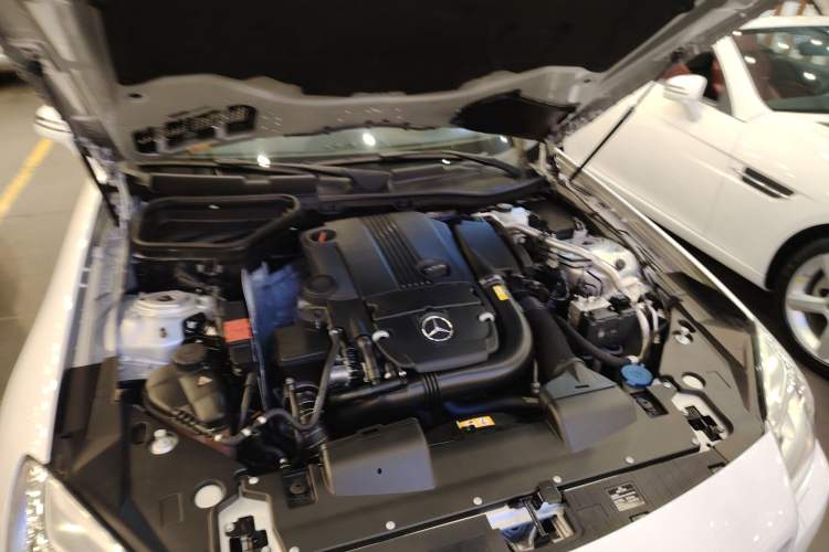 Used Mercedes-Benz SLK-Class 2011 SLK 200 Fashion Model Engine Bay