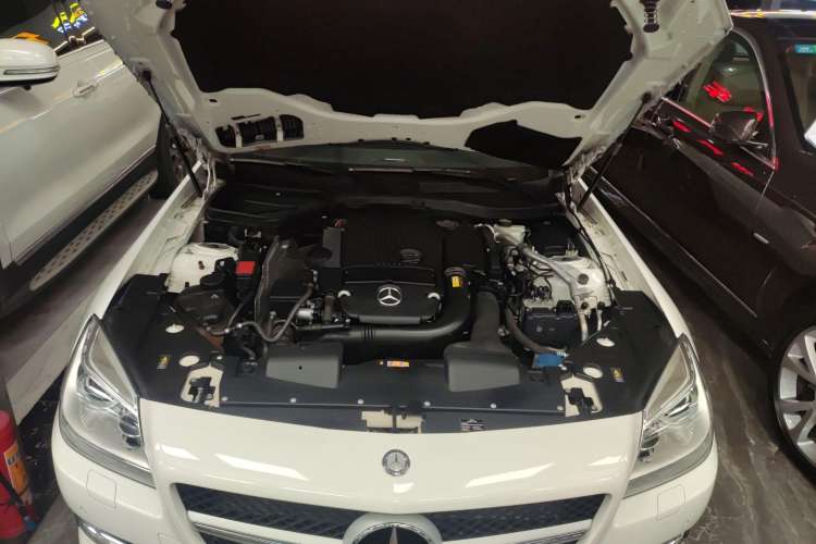 Used Mercedes-Benz SLK-Class 2011 SLK 200 Fashion Model Engine Bay