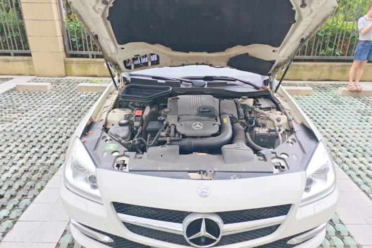 Used Mercedes-Benz SLK-Class 2011 SLK 200 Fashion Model Engine Bay