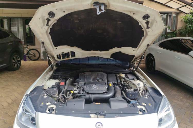 Used Mercedes-Benz SLK-Class 2011 SLK 200 Fashion Model Engine Bay