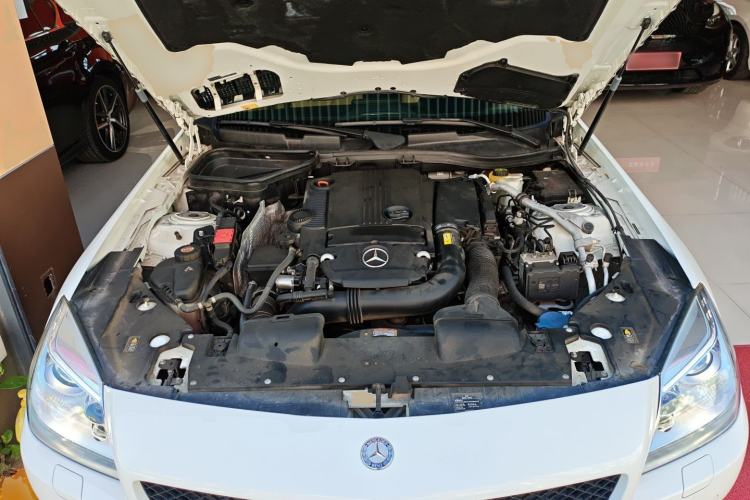Used Mercedes-Benz SLK-Class 2011 SLK 200 Fashion Model Engine Bay