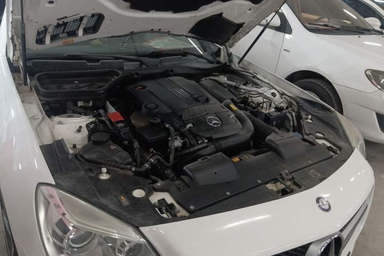 Used Mercedes-Benz SLK-Class 2011 SLK 200 Fashion Model Engine Bay