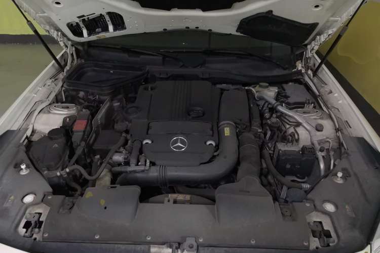 Used Mercedes-Benz SLK-Class 2011 SLK 200 Fashion Model Engine Bay