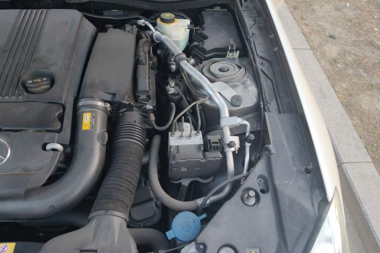 Used Mercedes-Benz SLK-Class 2011 SLK 200 Fashion Model Engine Bay Left