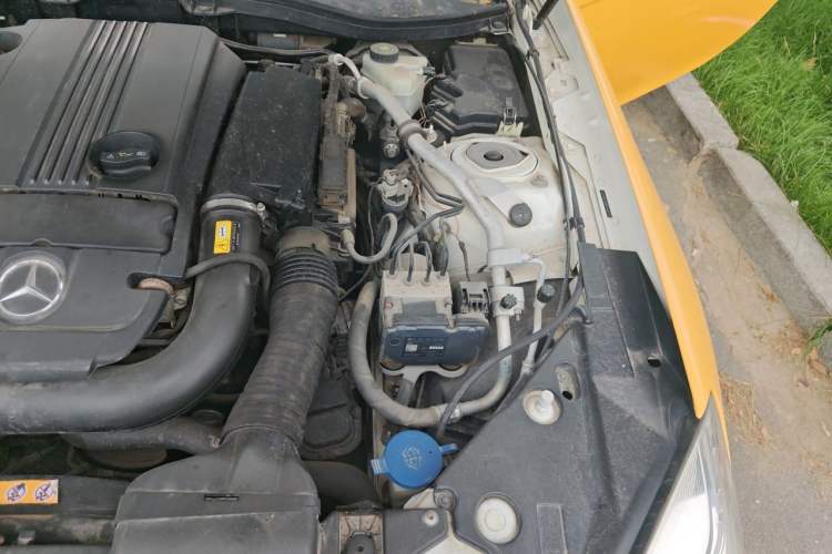 Used Mercedes-Benz SLK-Class 2011 SLK 200 Fashion Model Engine Bay Left