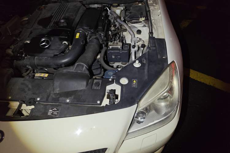 Used Mercedes-Benz SLK-Class 2011 SLK 200 Fashion Model Engine Bay Left
