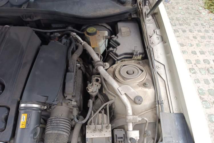 Used Mercedes-Benz SLK-Class 2011 SLK 200 Fashion Model Engine Bay Left