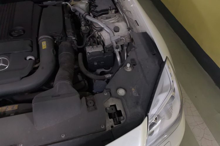 Used Mercedes-Benz SLK-Class 2011 SLK 200 Fashion Model Engine Bay Left