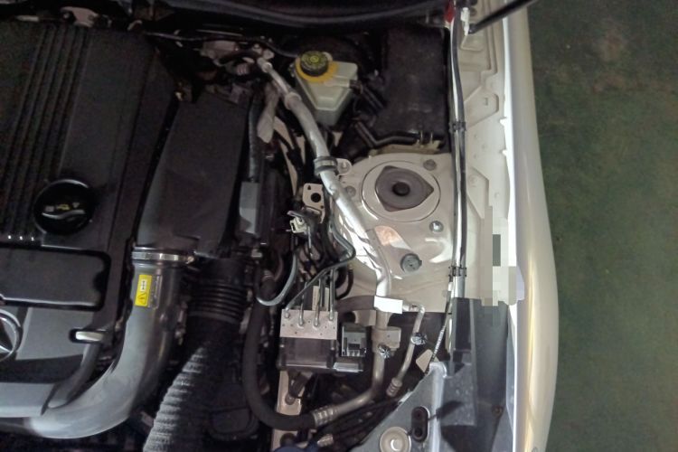 Used Mercedes-Benz SLK-Class 2011 SLK 200 Fashion Model Engine Bay Left