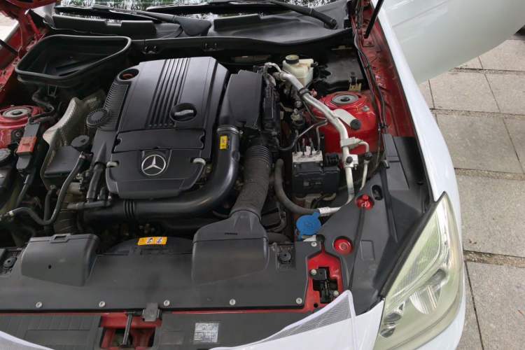 Used Mercedes-Benz SLK-Class 2011 SLK 200 Fashion Model Engine Bay Left
