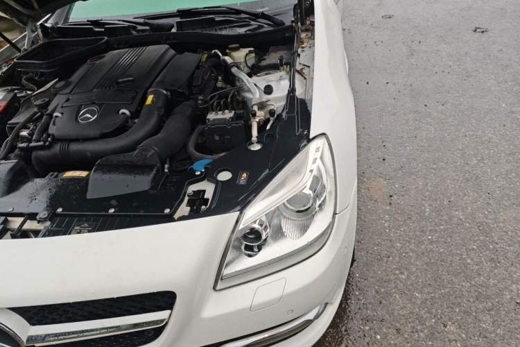 Used Mercedes-Benz SLK-Class 2011 SLK 200 Fashion Model Engine Bay Left
