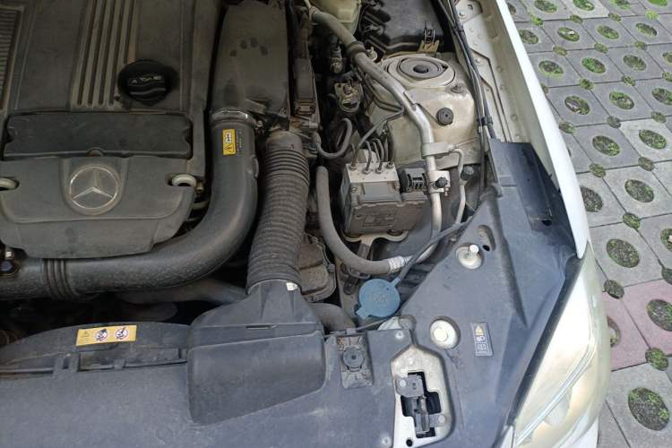 Used Mercedes-Benz SLK-Class 2011 SLK 200 Fashion Model Engine Bay Left