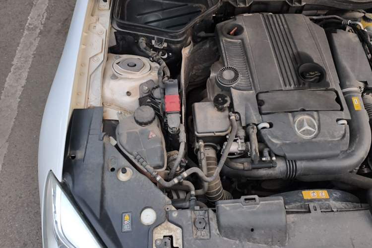 Used Mercedes-Benz SLK-Class 2011 SLK 200 Fashion Model Engine Bay Right