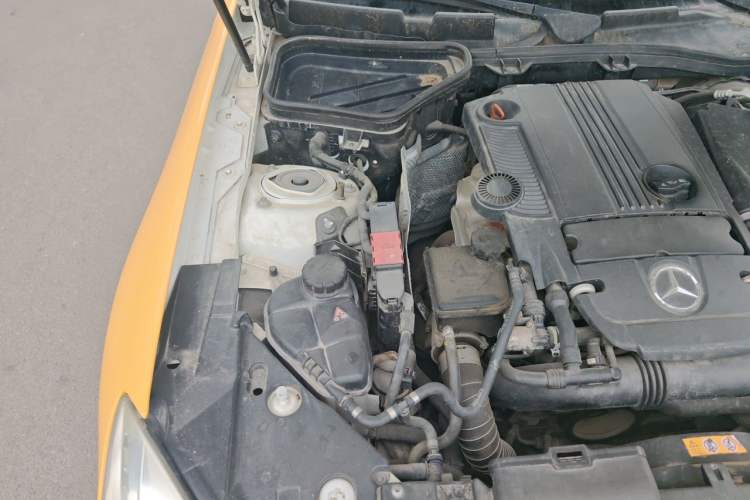 Used Mercedes-Benz SLK-Class 2011 SLK 200 Fashion Model Engine Bay Right