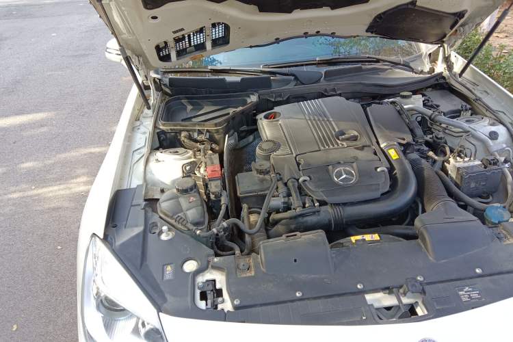 Used Mercedes-Benz SLK-Class 2011 SLK 200 Fashion Model Engine Bay Right