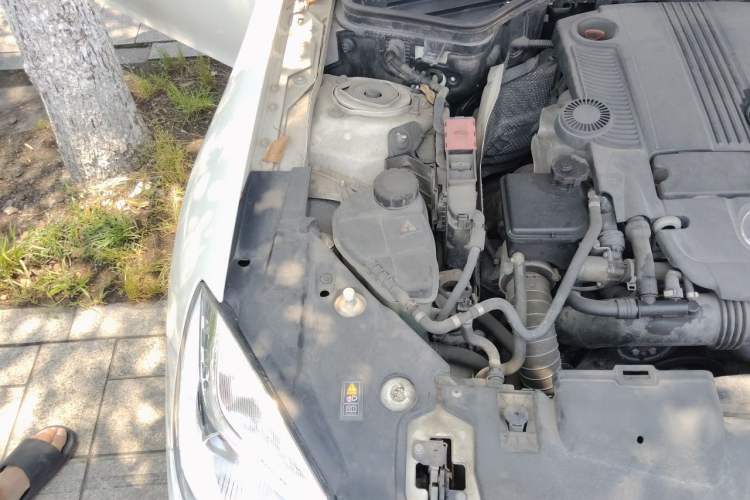 Used Mercedes-Benz SLK-Class 2011 SLK 200 Fashion Model Engine Bay Right