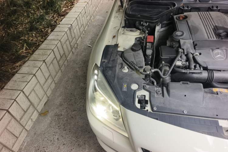 Used Mercedes-Benz SLK-Class 2011 SLK 200 Fashion Model Engine Bay Right