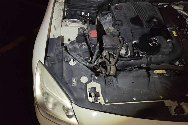 Used Mercedes-Benz SLK-Class 2011 SLK 200 Fashion Model Engine Bay Right