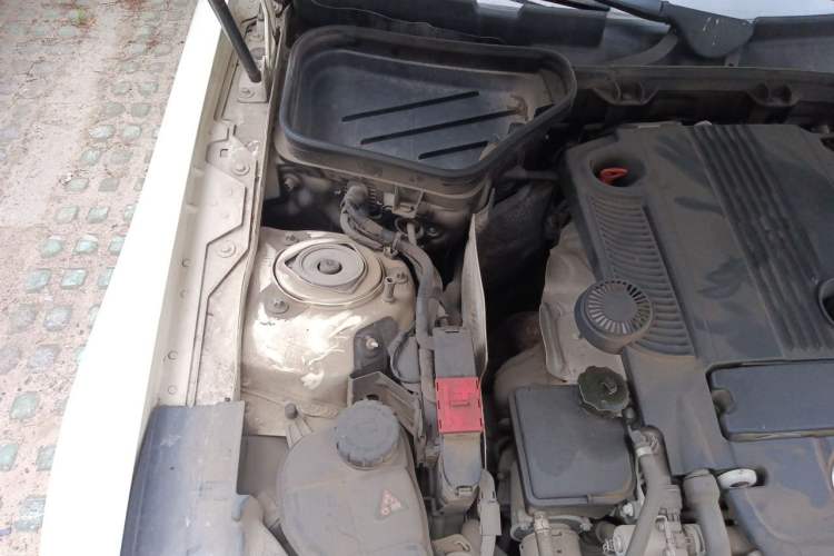 Used Mercedes-Benz SLK-Class 2011 SLK 200 Fashion Model Engine Bay Right