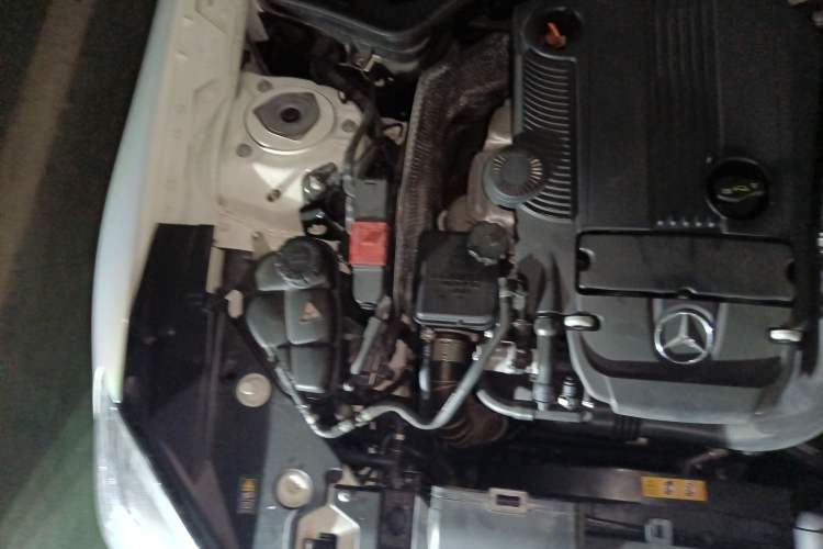 Used Mercedes-Benz SLK-Class 2011 SLK 200 Fashion Model Engine Bay Right