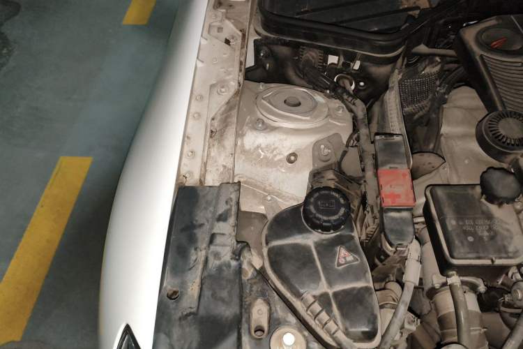 Used Mercedes-Benz SLK-Class 2011 SLK 200 Fashion Model Engine Bay Right