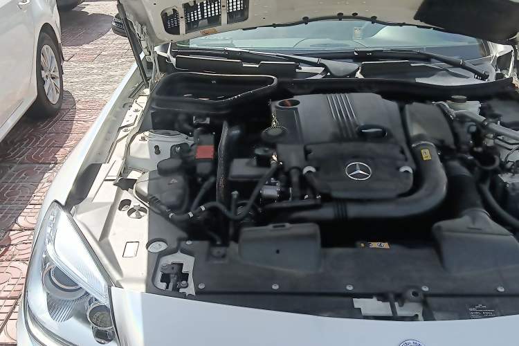 Used Mercedes-Benz SLK-Class 2011 SLK 200 Fashion Model Engine Bay Right