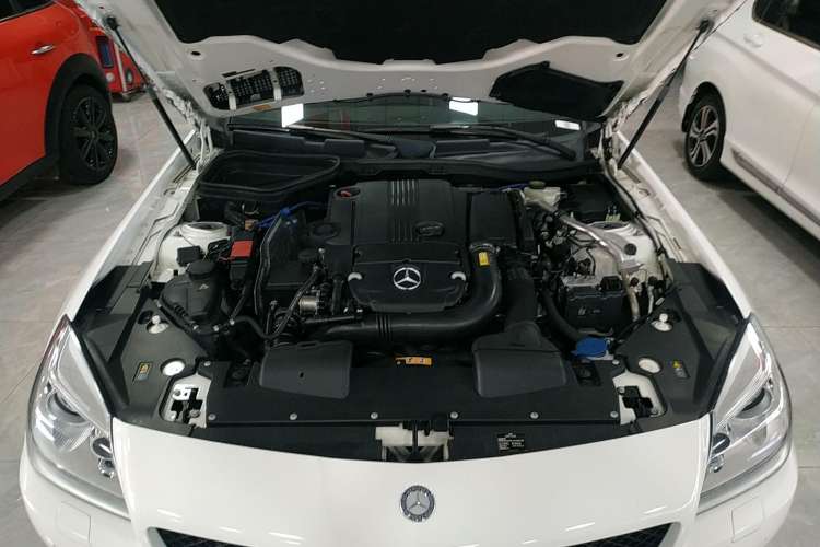 Used Mercedes-Benz SLK-Class 2011 SLK 200 Fashion Model Engine Bay