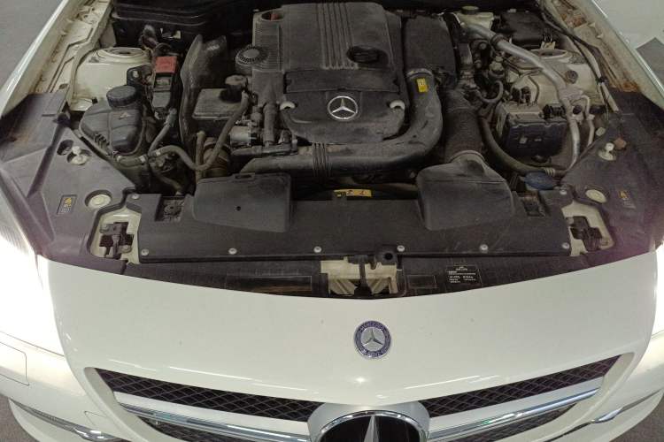 Used Mercedes-Benz SLK-Class 2011 SLK 200 Fashion Model Engine Bay