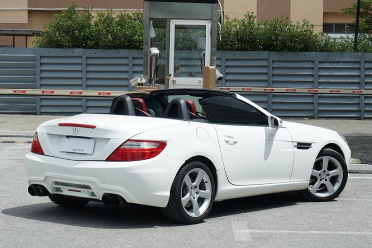 Used Mercedes-Benz SLK-Class 2011 SLK 200 Fashion Model Exterior 4
