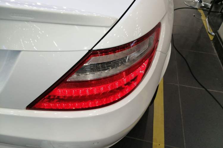 Used Mercedes-Benz SLK-Class 2011 SLK 200 Fashion Model Exterior 6