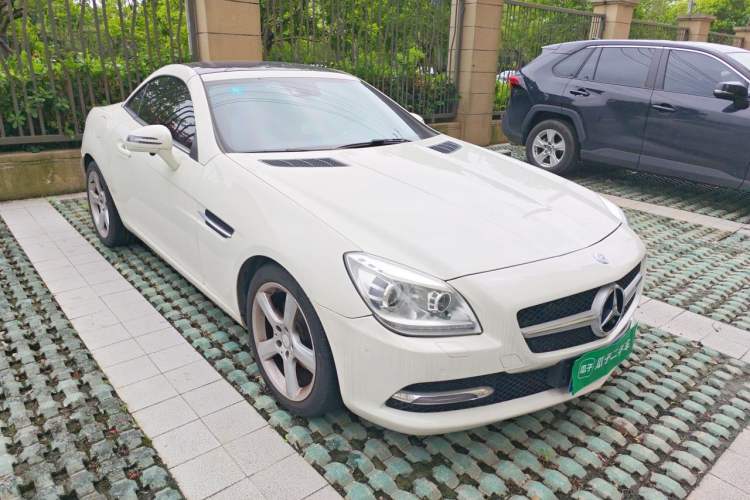 Used Mercedes-Benz SLK-Class 2011 SLK 200 Fashion Model Front Right 45 Deg