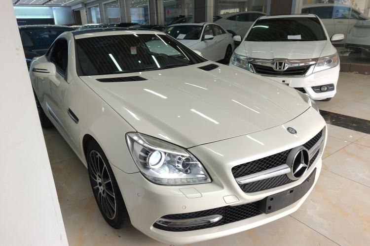 Used Mercedes-Benz SLK-Class 2011 SLK 200 Fashion Model Front Right 45 Deg