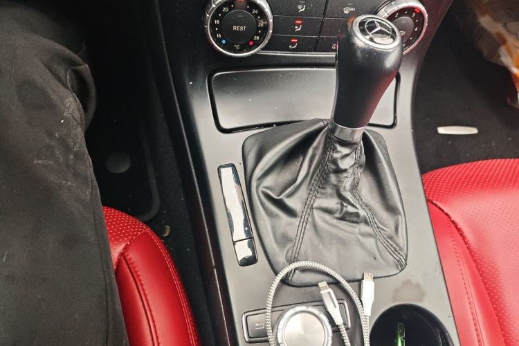 Used Mercedes-Benz SLK-Class 2011 SLK 200 Fashion Model Gear Lever