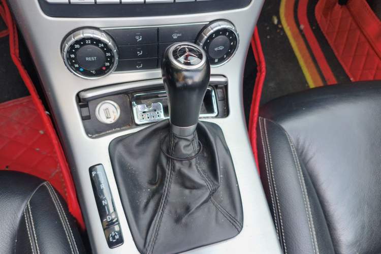 Used Mercedes-Benz SLK-Class 2011 SLK 200 Fashion Model Gear Lever