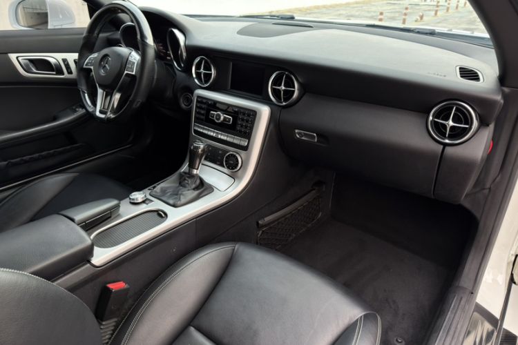 Used Mercedes-Benz SLK-Class 2011 SLK 200 Fashion Model Interior 10
