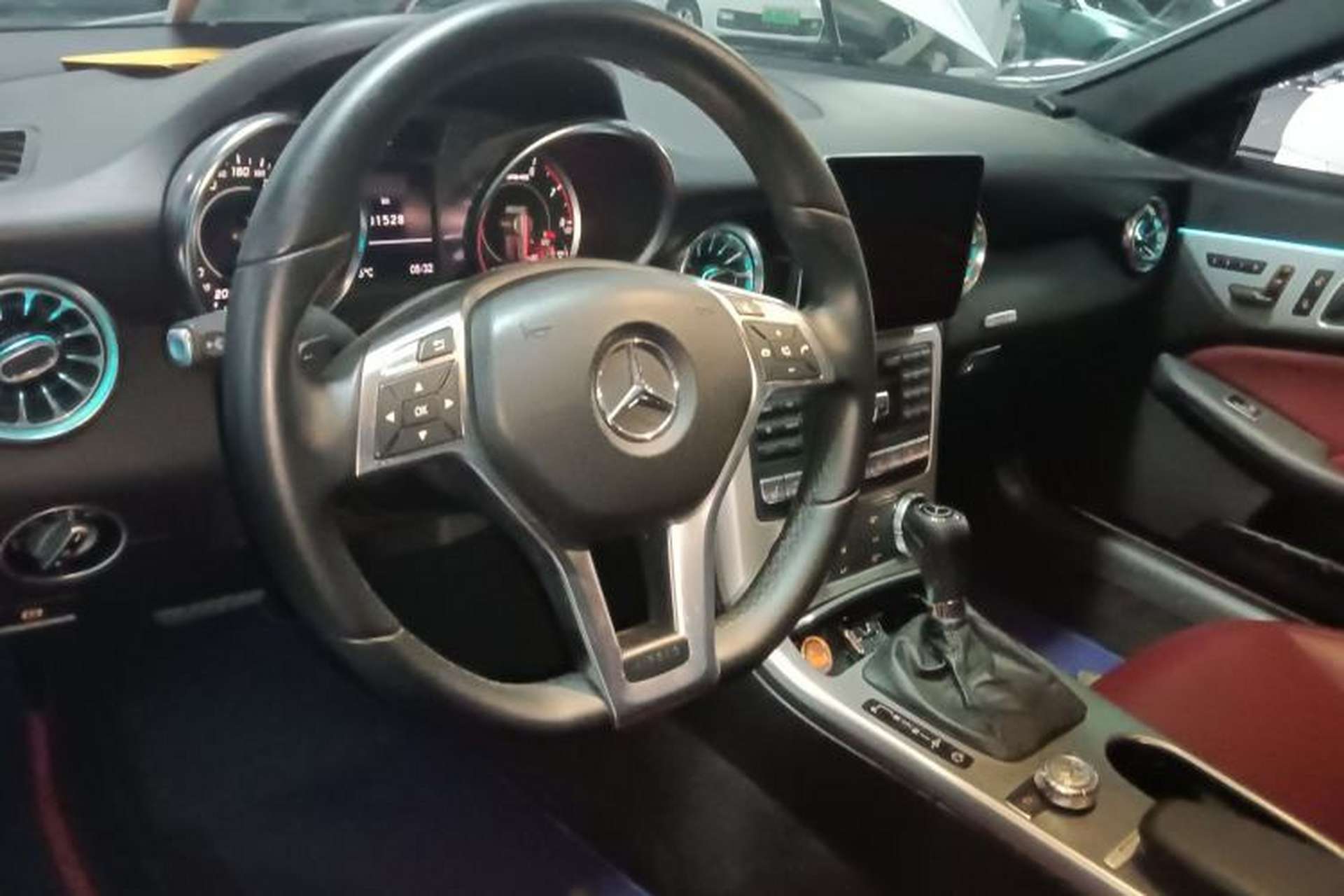 Used Mercedes-Benz SLK-Class 2011 SLK 200 Fashion Model Interior 2