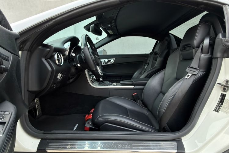 Used Mercedes-Benz SLK-Class 2011 SLK 200 Fashion Model Interior 7
