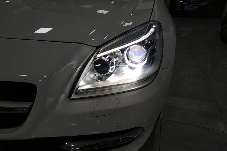 Used Mercedes-Benz SLK-Class 2011 SLK 200 Fashion Model Left Front Headlight