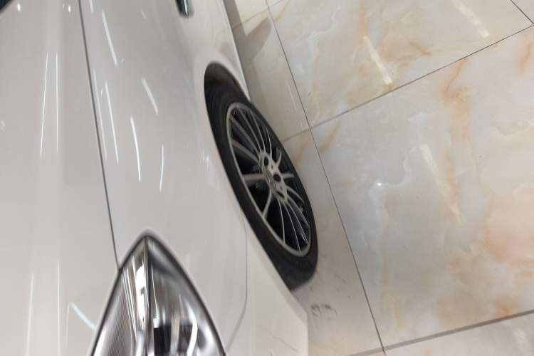 Used Mercedes-Benz SLK-Class 2011 SLK 200 Fashion Model Left Front Wheel Hub
