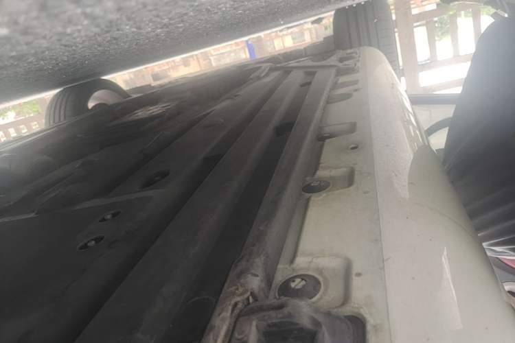 Used Mercedes-Benz SLK-Class 2011 SLK 200 Fashion Model Left Side Sill