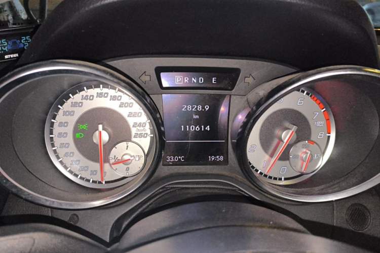 Used Mercedes-Benz SLK-Class 2011 SLK 200 Fashion Model Odometer Close Up