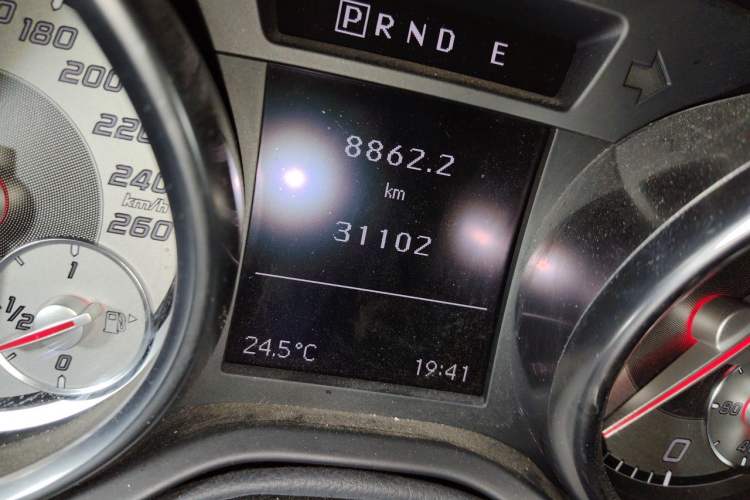 Used Mercedes-Benz SLK-Class 2011 SLK 200 Fashion Model Odometer Close Up