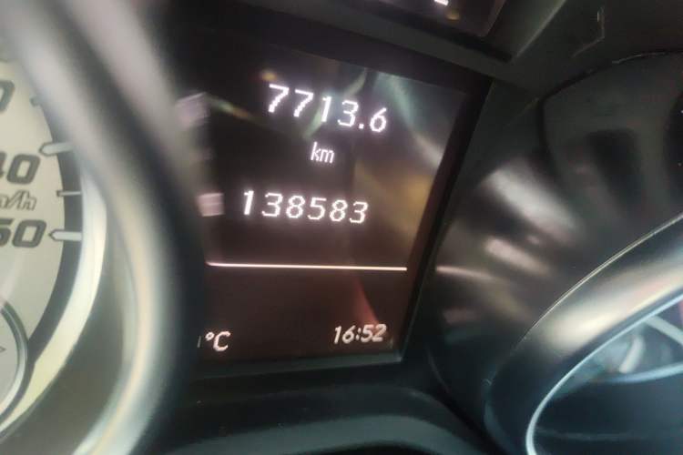 Used Mercedes-Benz SLK-Class 2011 SLK 200 Fashion Model Odometer Close Up