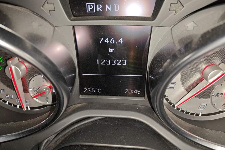 Used Mercedes-Benz SLK-Class 2011 SLK 200 Fashion Model Odometer Close Up