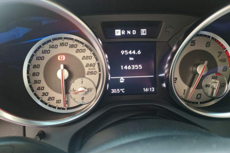 Used Mercedes-Benz SLK-Class 2011 SLK 200 Fashion Model Odometer Close Up