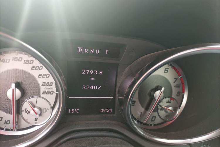 Used Mercedes-Benz SLK-Class 2011 SLK 200 Fashion Model Odometer Close Up